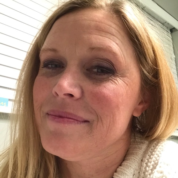 Meet your Posher, Amanda - Picture 1 of 1